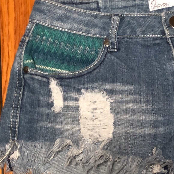 Empyre denim distressed, cut off Jean shorts embroidered pocket size 7 - Picture 3 of 9